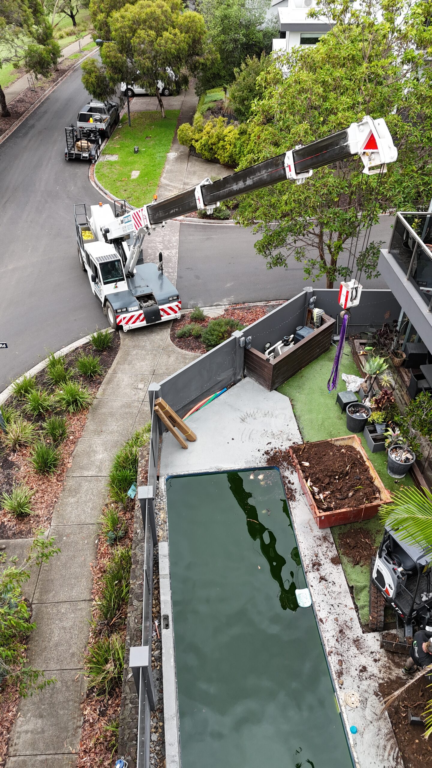 MAC 25 Franna Crane Tackles Tight Residential Access